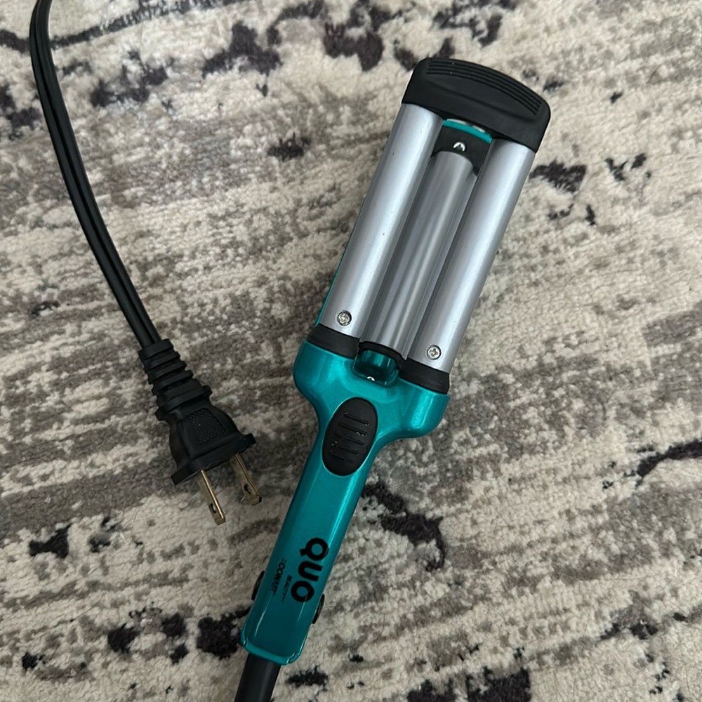 QUO by CONAIR mini/ travel hair waver